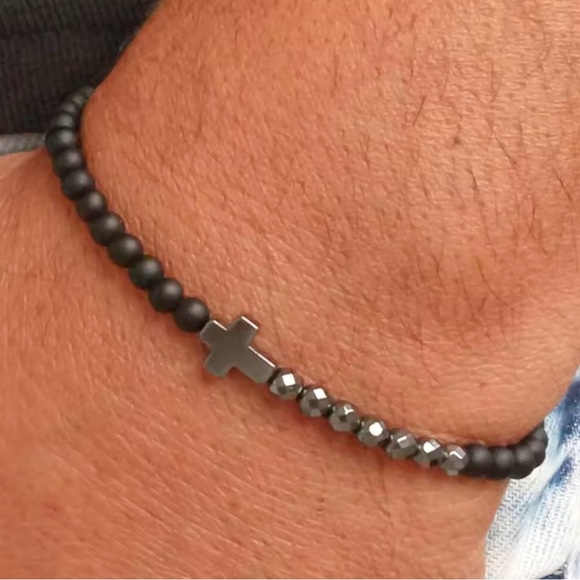 Men’s Onyx Beaded Cross Bracelet - Picture 1 of 4